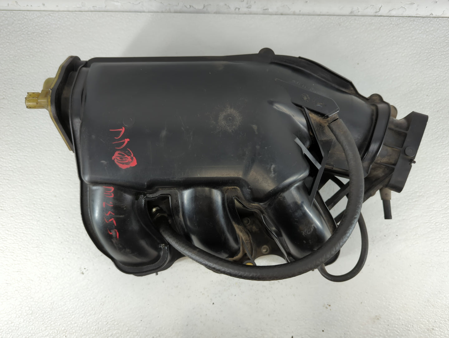 1997-1998 Lexus Es300 Air Intake Manifold P/N:17134-31050 Fits Fits 1997 1998 1999 2000 2001 2002 2003 OEM Used Auto Parts - Oemusedautoparts1.com
