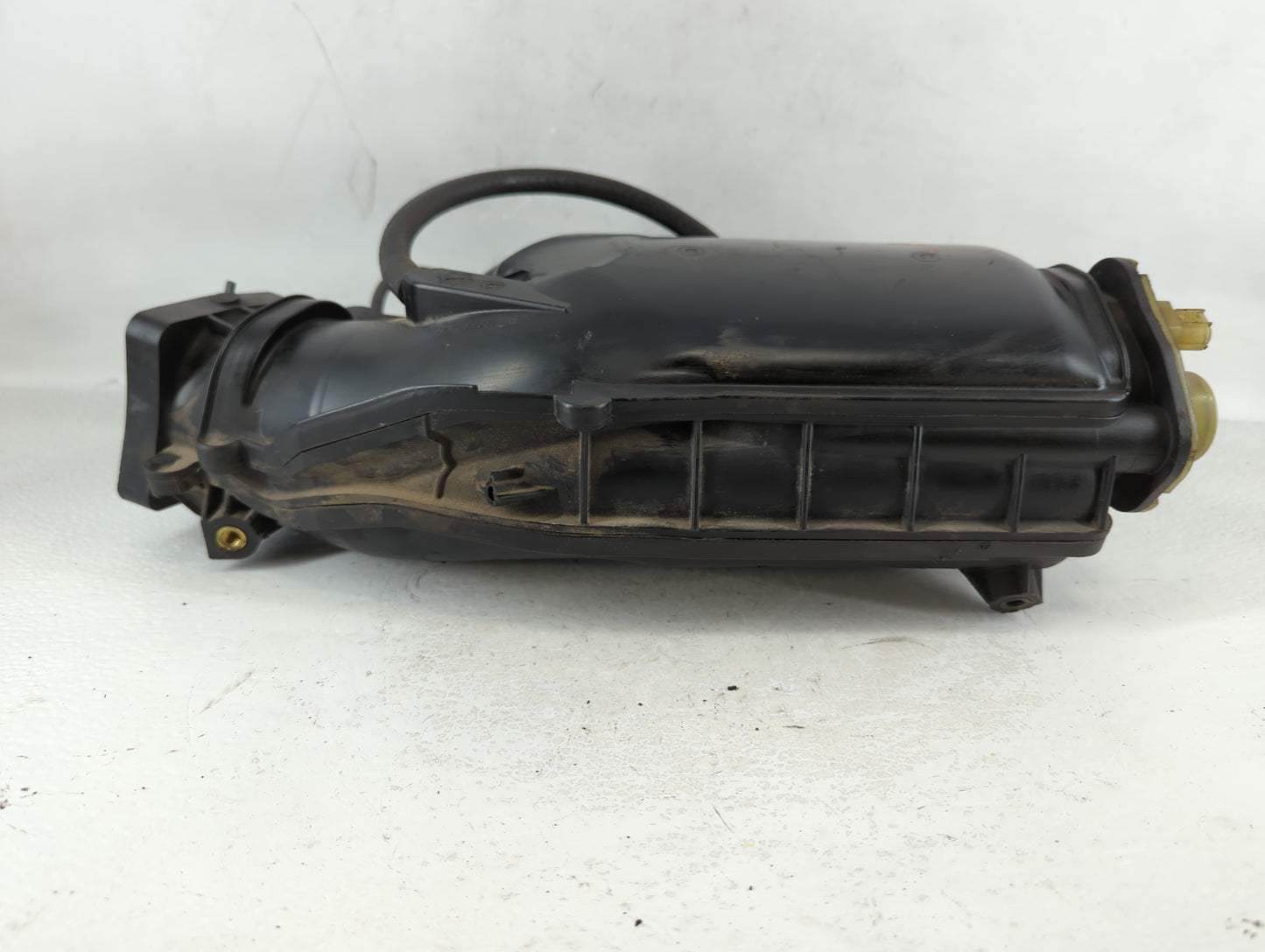 1997-1998 Lexus Es300 Air Intake Manifold P/N:17134-31050 Fits Fits 1997 1998 1999 2000 2001 2002 2003 OEM Used Auto Parts - Oemusedautoparts1.com