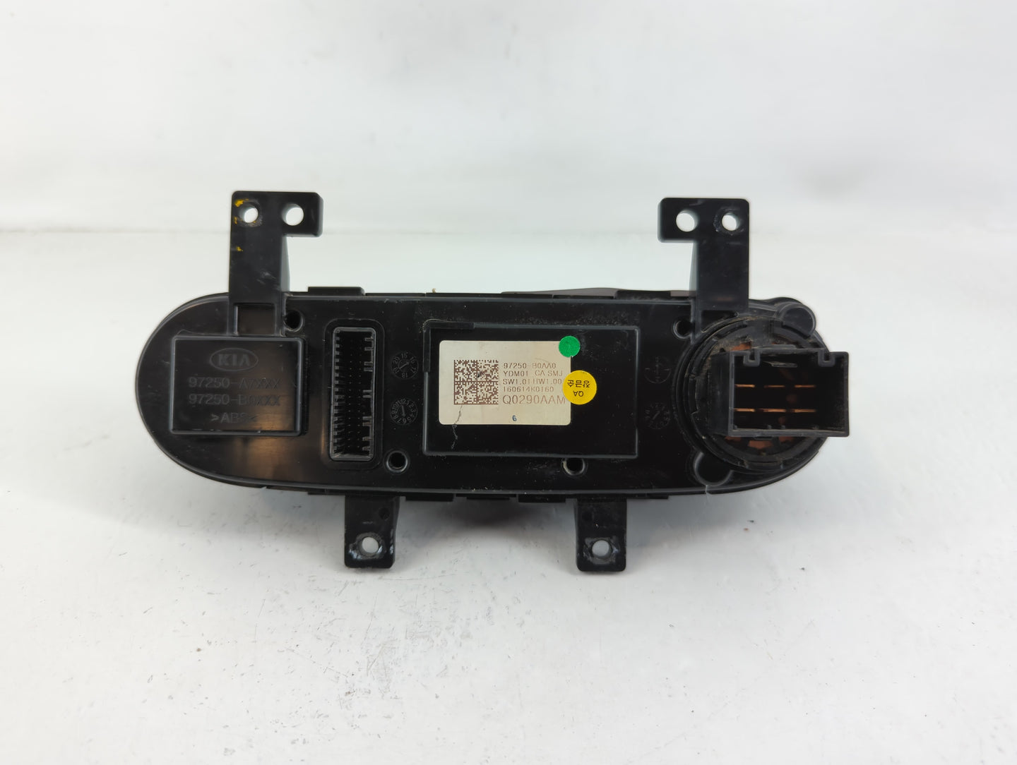 2017-2018 Kia Forte Climate Control Module Temperature AC/Heater Replacement P/N:Q0290AAM 97250-B0AA0 Fits Fits 2017 2018 OEM Used Auto Parts - Oemusedautoparts1.com