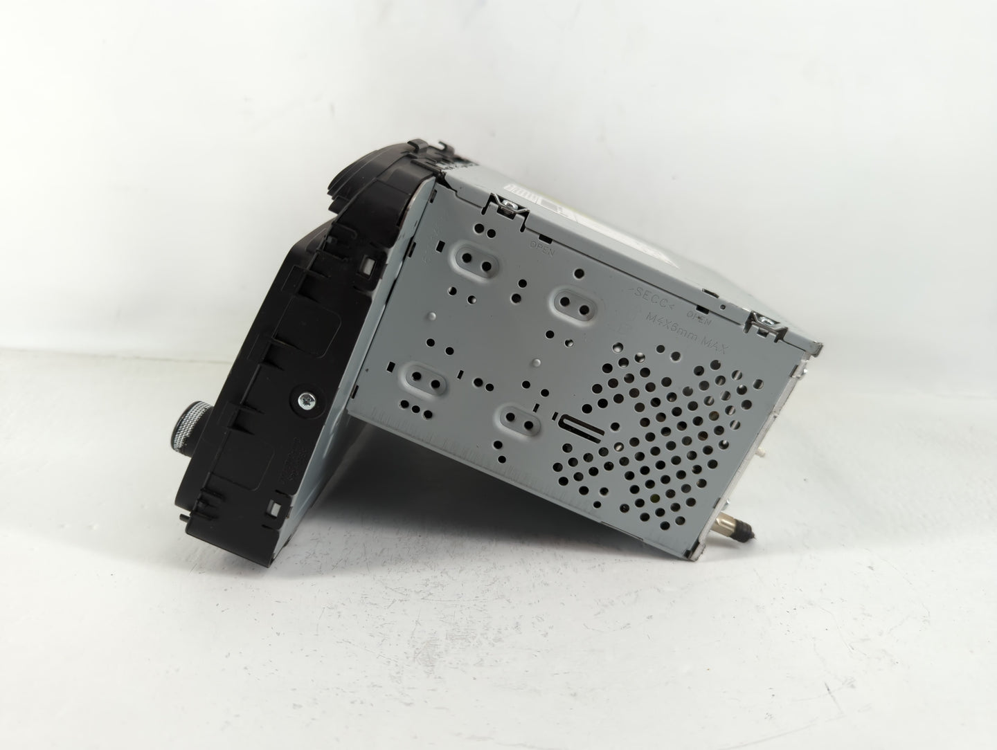 2016-2018 Kia Sorento Radio AM FM Cd Player Receiver Replacement P/N:96180-C6000WK Fits Fits 2016 2017 2018 OEM Used Auto Parts - Oemusedautoparts1.com