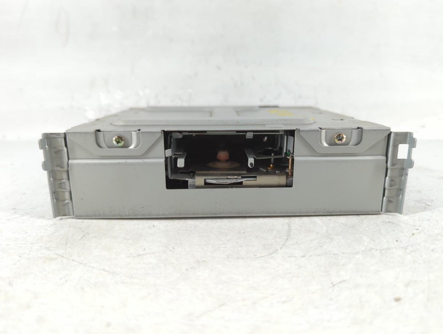 1999-2003 Lexus Rx300 Radio AM FM Cd Player Receiver Replacement P/N:86120-48050 Fits Fits 1999 2000 2001 2002 2003 OEM Used Auto Parts - Oemusedautoparts1.com