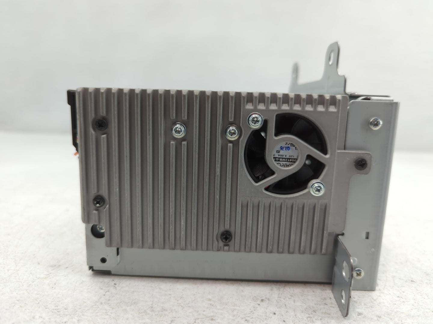 2011-2012 Chevrolet Camaro Radio AM FM Cd Player Receiver Replacement P/N:20983517 Fits Fits 2010 2011 2012 OEM Used Auto Parts - Oemusedautoparts1.com