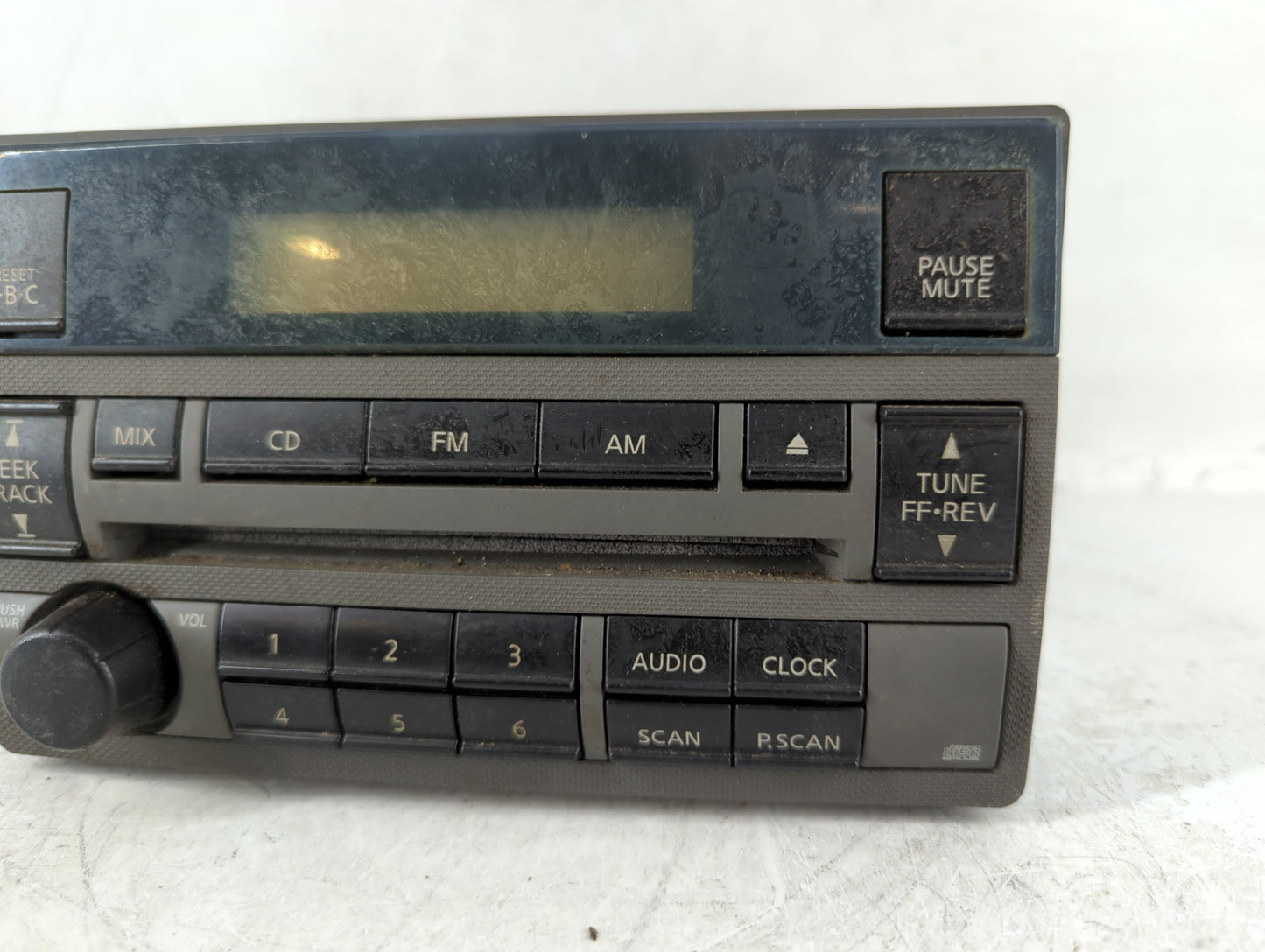 2005-2006 Nissan Altima Radio AM FM Cd Player Receiver Replacement P/N:28185 ZB00A Fits Fits 2005 2006 OEM Used Auto Parts - Oemusedautoparts1.com