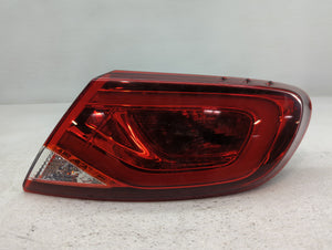 2015-2016 Chrysler 200 Tail Light Assembly Passenger Right OEM P/N:15 UF BSA BDM92402000 Fits Fits 2015 2016 OEM Used Auto Parts