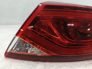 2015-2016 Chrysler 200 Tail Light Assembly Passenger Right OEM P/N:15 UF BSA BDM92402000 Fits Fits 2015 2016 OEM Used Auto Parts