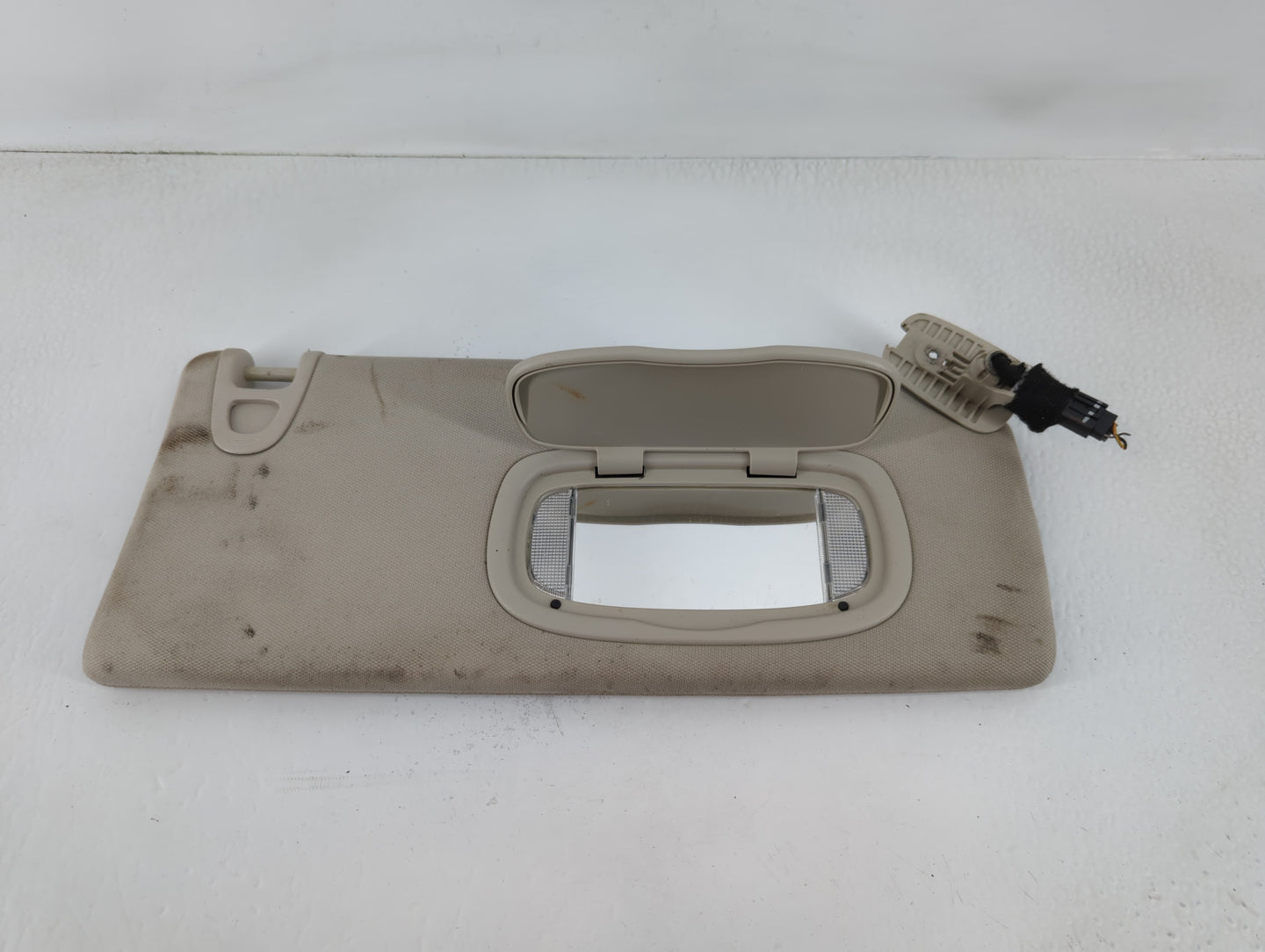 2014-2018 Jeep Cherokee Sun Visor Shade Replacement Passenger Right Mirror Fits Fits 2014 2015 2016 2017 2018 OEM Used Auto Parts - Oemusedautoparts1.com