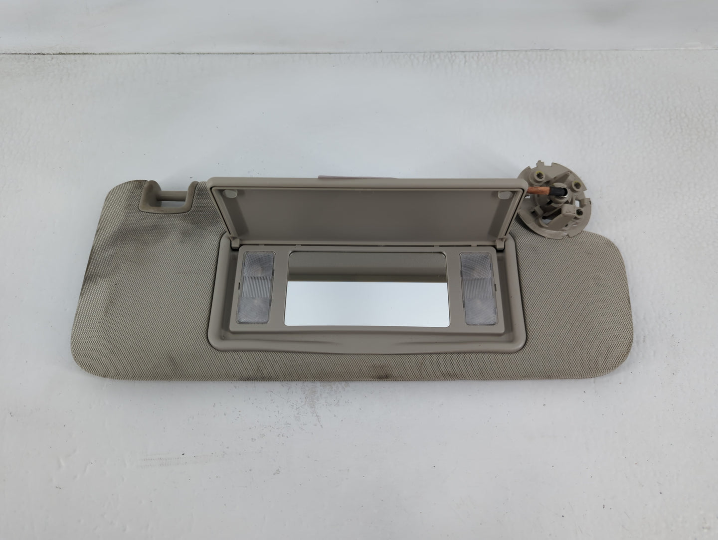 2016-2020 Buick Envision Sun Visor Shade Replacement Passenger Right Mirror Fits Fits 2016 2017 2018 2019 2020 OEM Used Auto Parts - Oemusedautoparts1.com