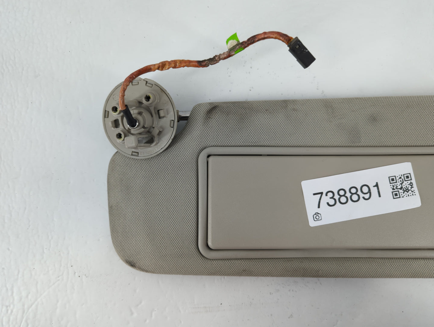 2016-2020 Buick Envision Sun Visor Shade Replacement Driver Left Mirror Fits Fits 2016 2017 2018 2019 2020 OEM Used Auto Parts - Oemusedautoparts1.com