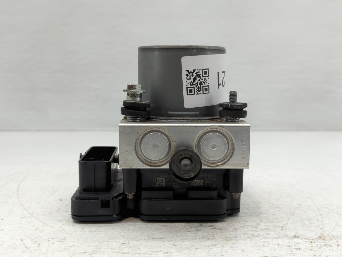 2017 Jeep Cherokee ABS Pump Control Module Replacement P/N:P68293541AB Fits OEM Used Auto Parts - Oemusedautoparts1.com