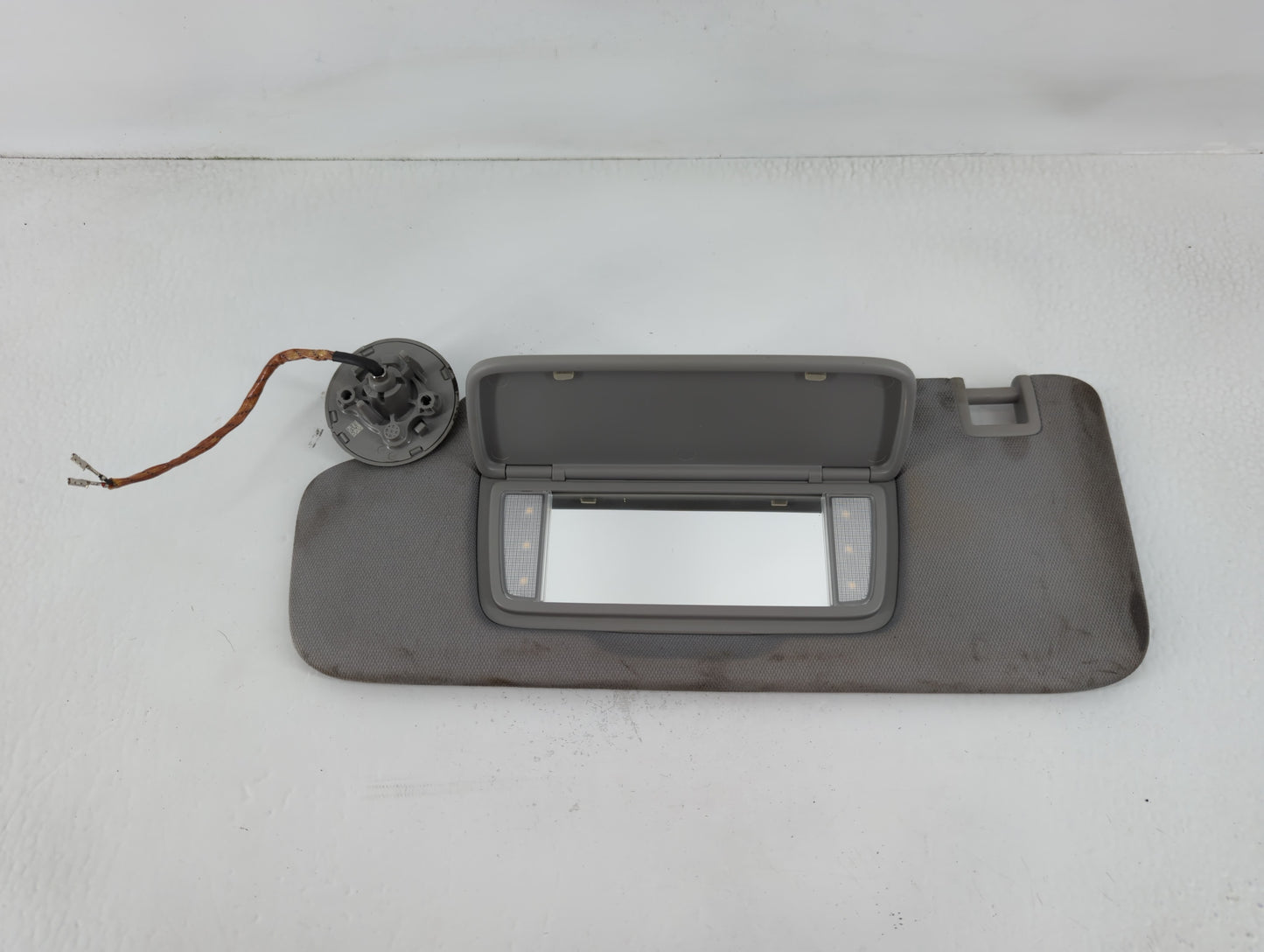 2018-2019 Chevrolet Equinox Sun Visor Shade Replacement Driver Left Mirror Fits Fits 2018 2019 OEM Used Auto Parts - Oemusedautoparts1.com