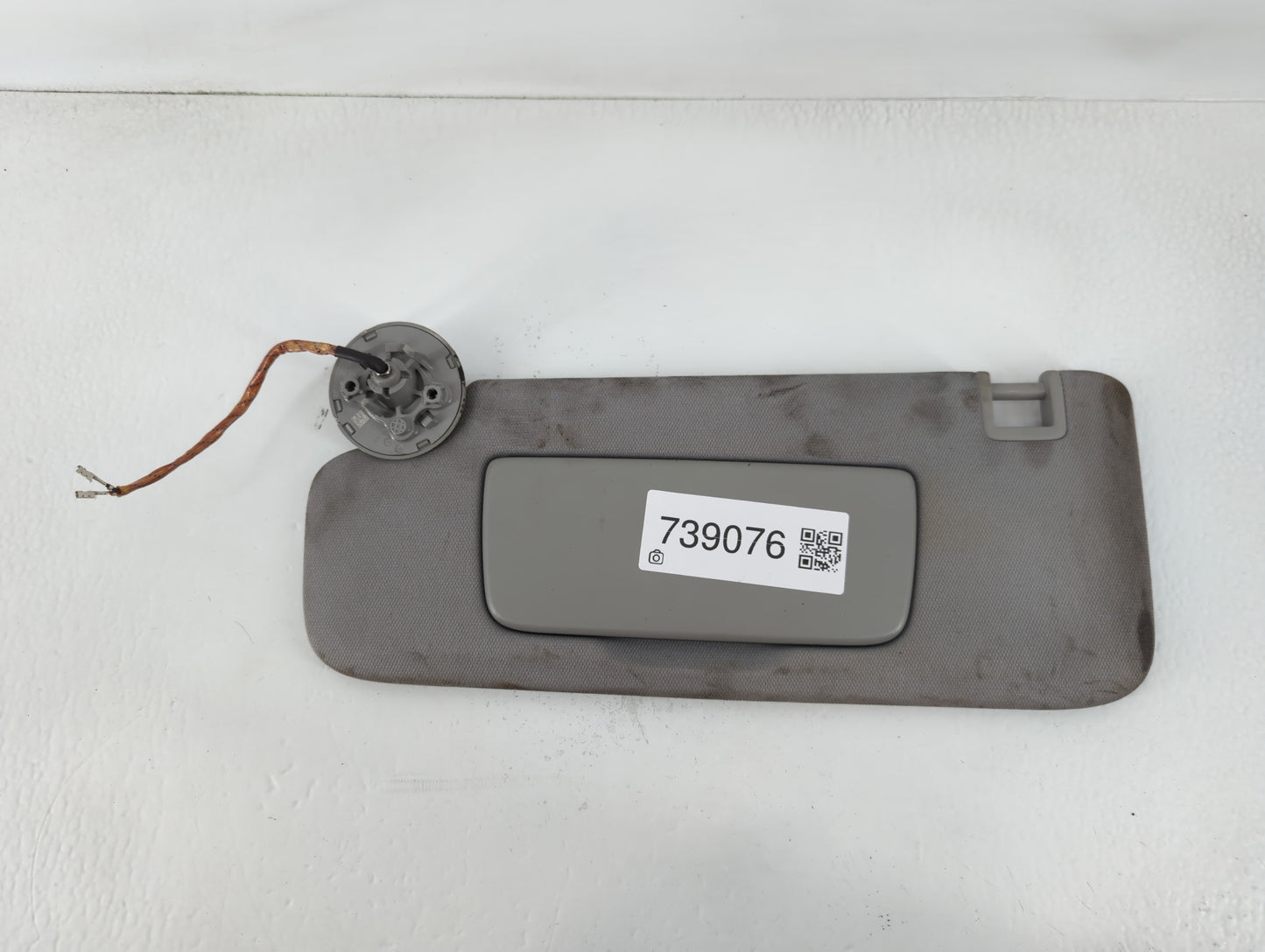 2018-2019 Chevrolet Equinox Sun Visor Shade Replacement Driver Left Mirror Fits Fits 2018 2019 OEM Used Auto Parts - Oemusedautoparts1.com