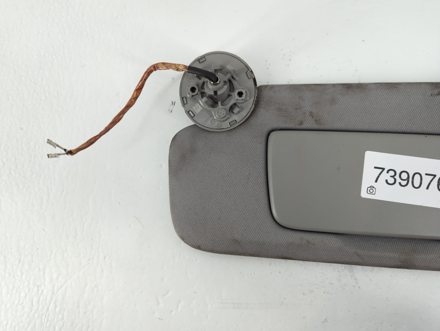 2018-2019 Chevrolet Equinox Sun Visor Shade Replacement Driver Left Mirror Fits Fits 2018 2019 OEM Used Auto Parts - Oemusedautoparts1.com