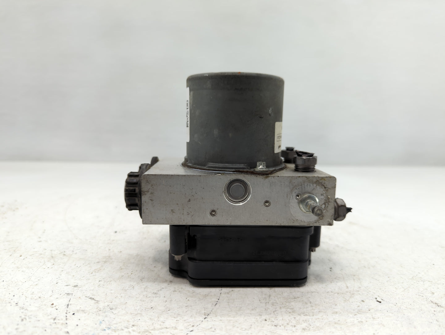 2018 Ford F-150 ABS Pump Control Module Replacement P/N:JL34-2B373-AK Fits OEM Used Auto Parts - Oemusedautoparts1.com