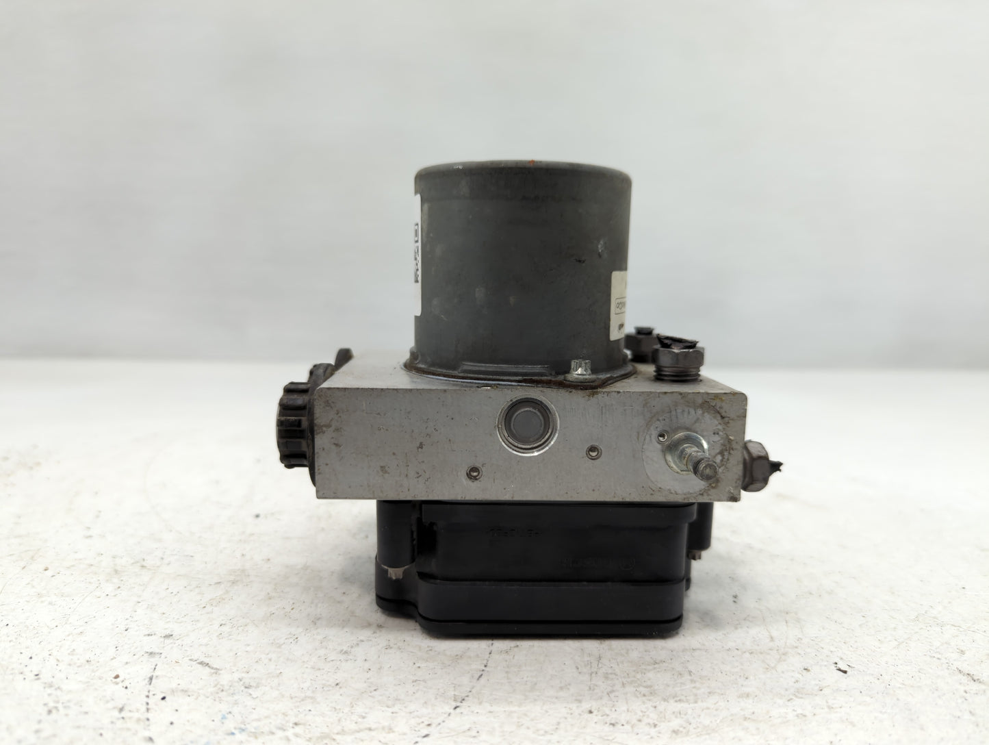 2018 Ford F-150 ABS Pump Control Module Replacement P/N:JL34-2B373-AK Fits OEM Used Auto Parts - Oemusedautoparts1.com