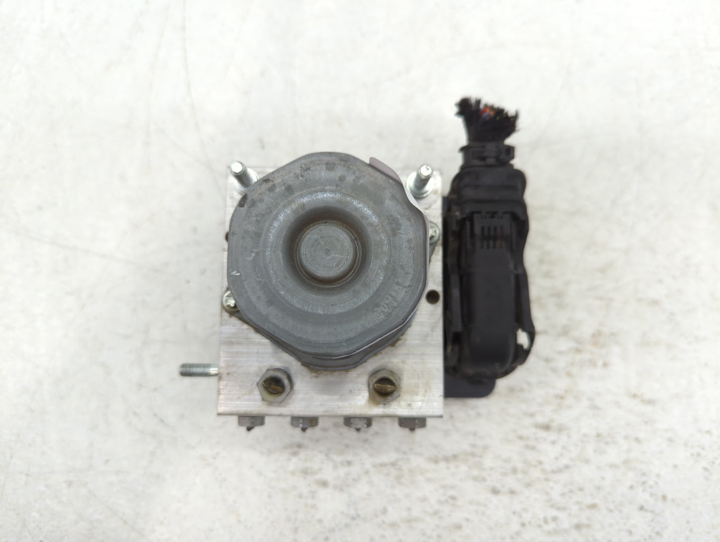 2016-2017 Mercedes-Benz Cla250 ABS Pump Control Module Replacement P/N:A000 431 37 00 Fits Fits 2015 2016 2017 OEM Used Auto Parts - Oemusedautoparts1.com