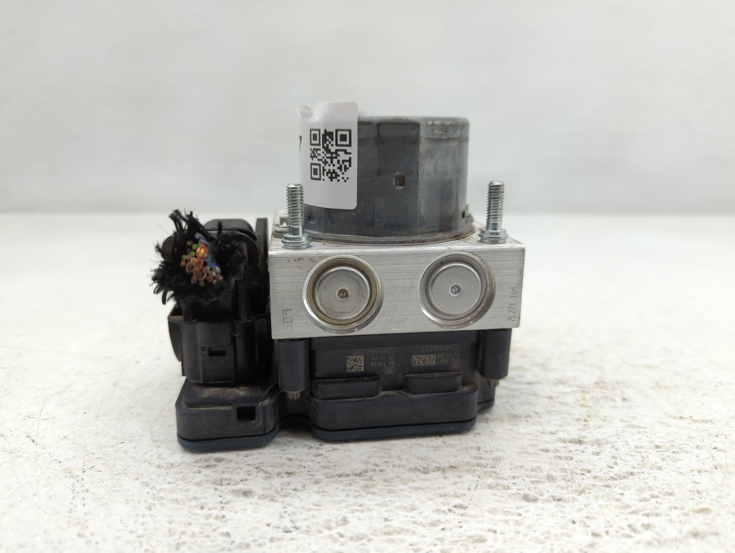 2016-2017 Mercedes-Benz Cla250 ABS Pump Control Module Replacement P/N:A000 431 37 00 Fits Fits 2015 2016 2017 OEM Used Auto Parts - Oemusedautoparts1.com