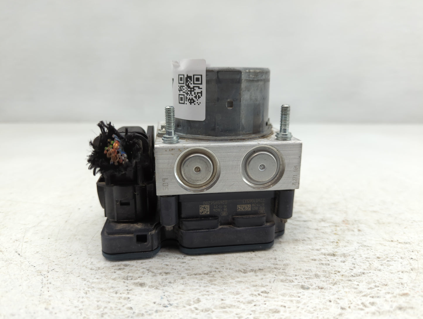 2016-2017 Mercedes-Benz Cla250 ABS Pump Control Module Replacement P/N:A000 431 37 00 Fits Fits 2015 2016 2017 OEM Used Auto Parts - Oemusedautoparts1.com