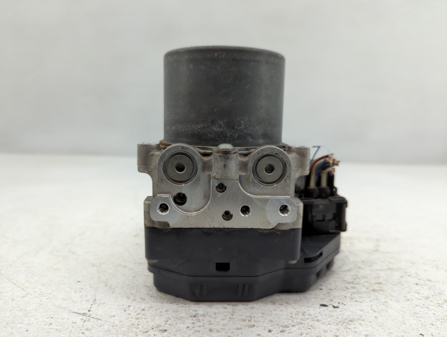 2015 Toyota Rav4 ABS Pump Control Module Replacement P/N:133000-0700 89541-42552, 44540-42272 Fits OEM Used Auto Parts - Oemusedautoparts1.com