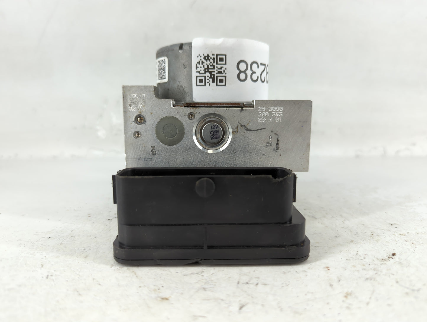 2019 Jeep Compass ABS Pump Control Module Replacement P/N:00534792760 P68402396AD Fits OEM Used Auto Parts - Oemusedautoparts1.com