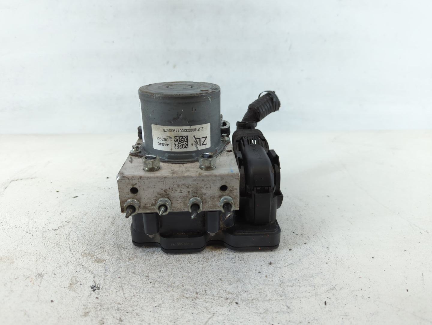 2018-2020 Toyota Camry ABS Pump Control Module Replacement P/N:44540 06290 Fits Fits 2018 2019 2020 OEM Used Auto Parts - Oemusedautoparts1.com
