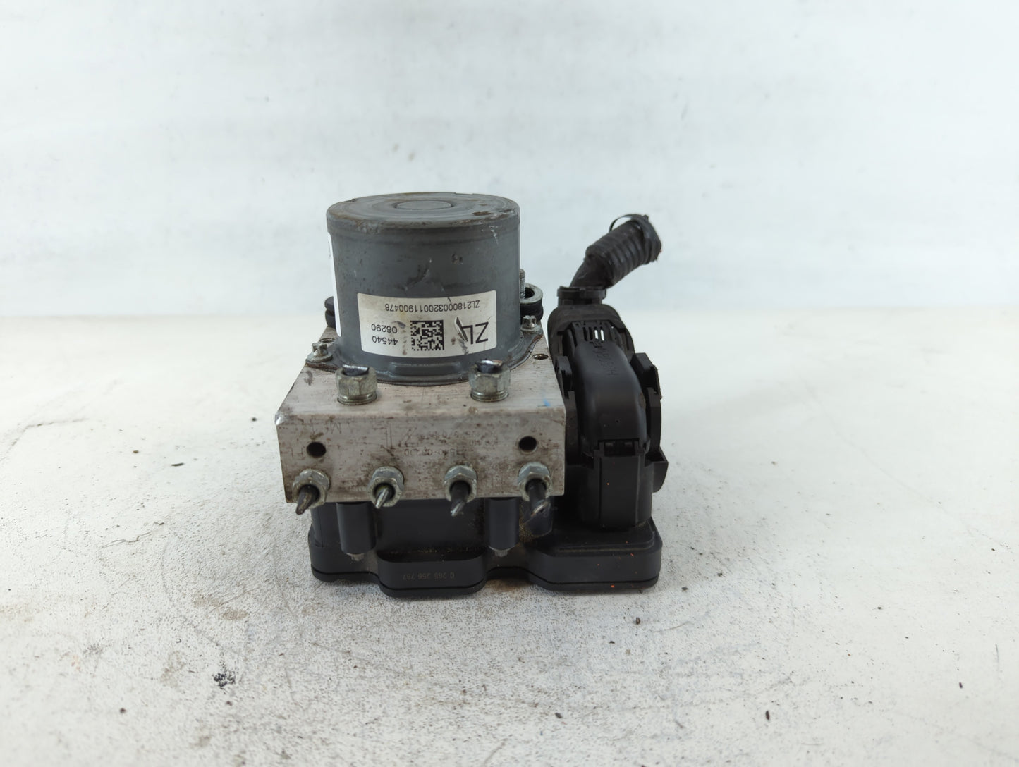 2018-2020 Toyota Camry ABS Pump Control Module Replacement P/N:44540 06290 Fits Fits 2018 2019 2020 OEM Used Auto Parts - Oemusedautoparts1.com