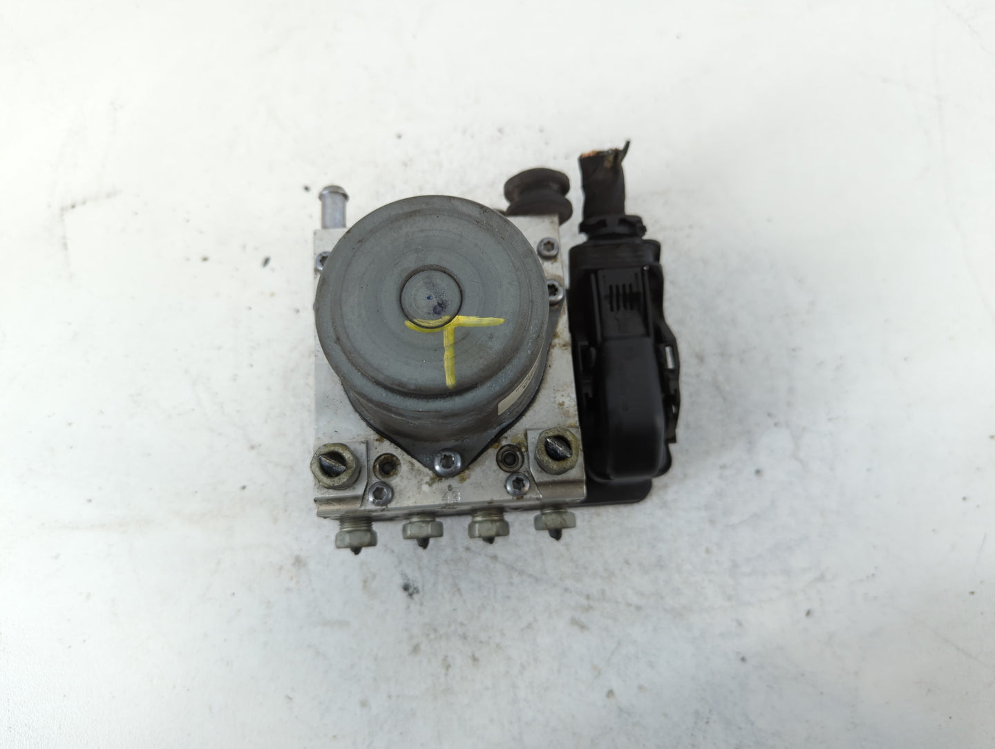 2016 Buick Lacrosse ABS Pump Control Module Replacement P/N:23321781 Fits Fits 2017 OEM Used Auto Parts - Oemusedautoparts1.com