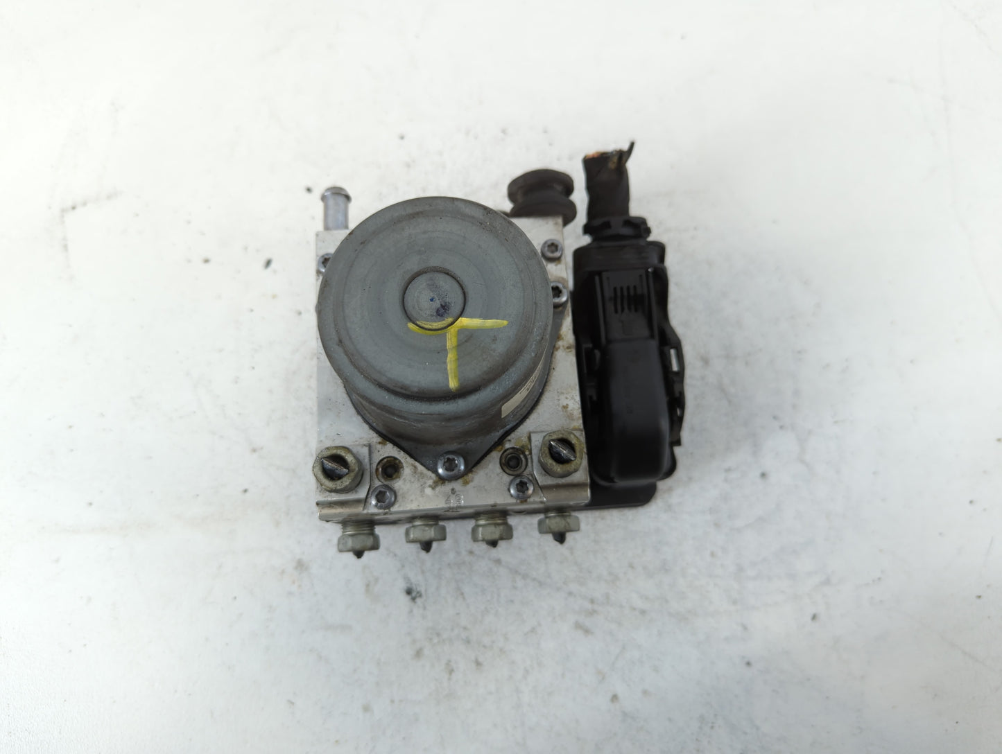 2016 Buick Lacrosse ABS Pump Control Module Replacement P/N:23321781 Fits Fits 2017 OEM Used Auto Parts - Oemusedautoparts1.com