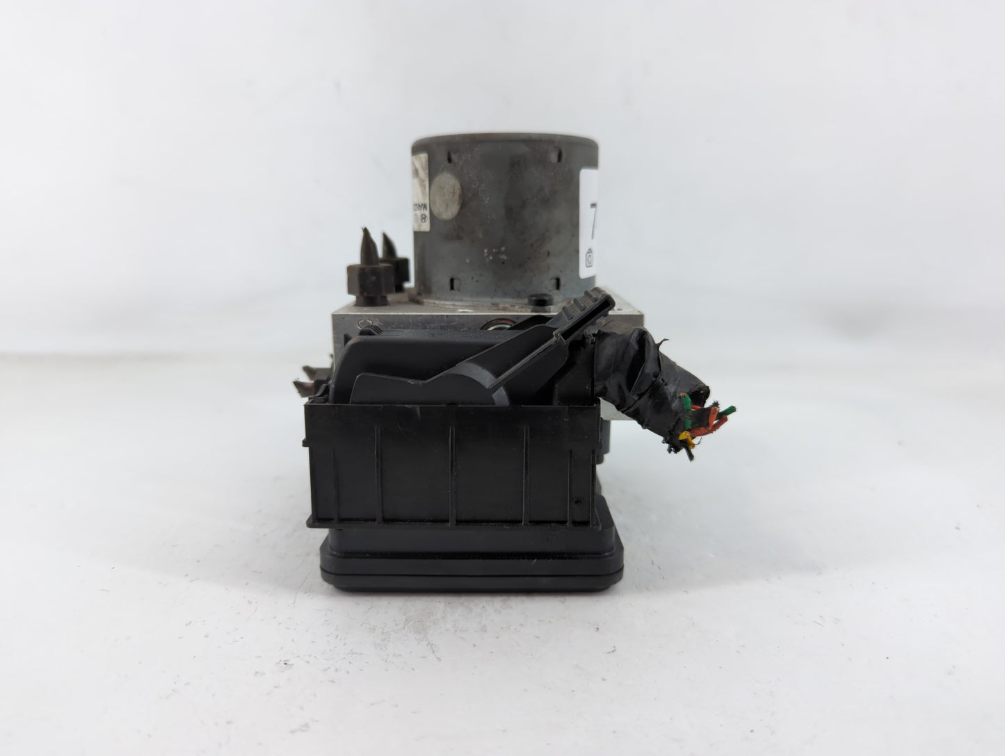 2013 Hyundai Veloster ABS Pump Control Module Replacement P/N:58920-2V450 Fits OEM Used Auto Parts - Oemusedautoparts1.com