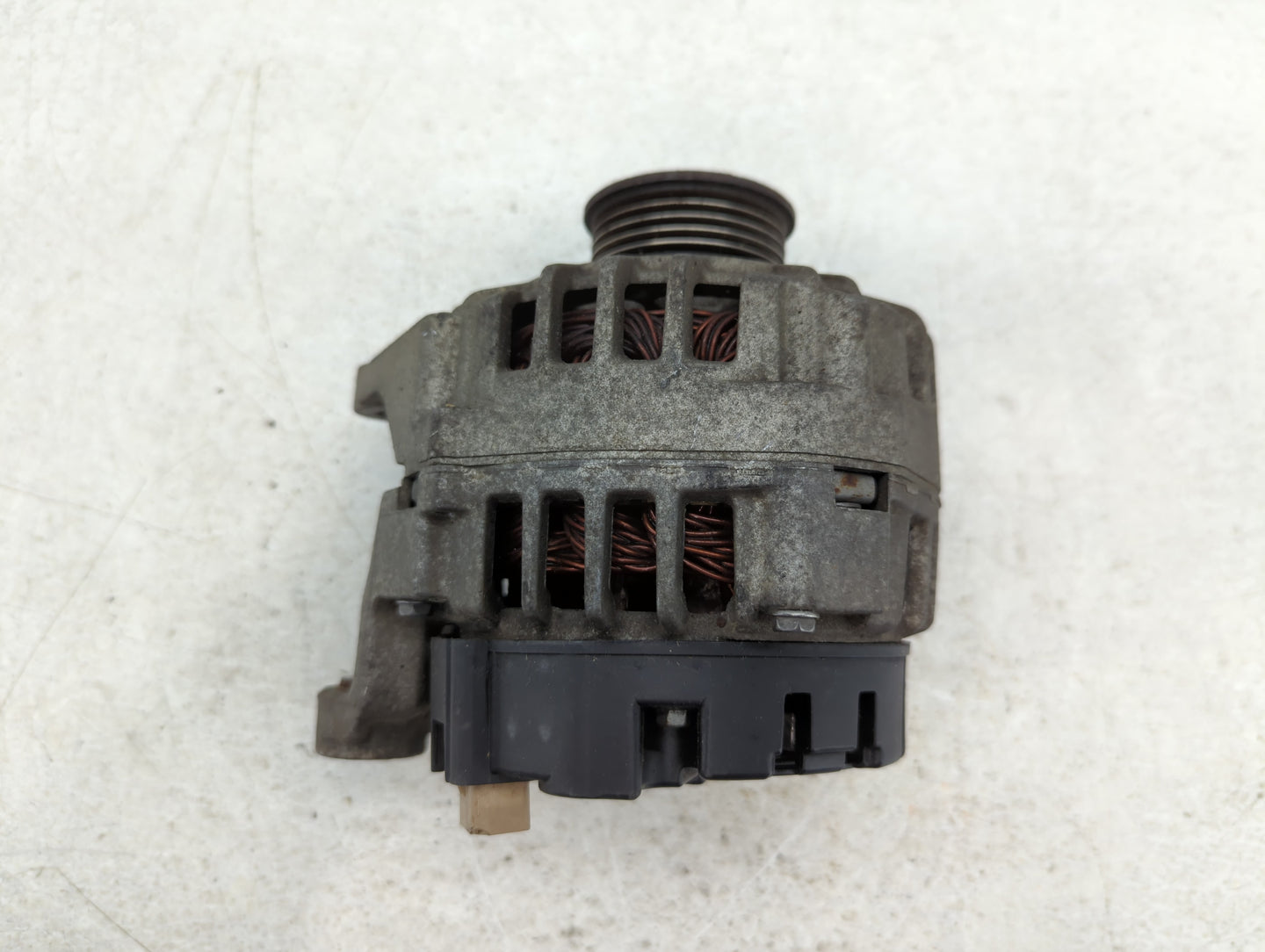 1999-2002 Volkswagen Passat Alternator Replacement Generator Charging Assembly Engine OEM P/N:06B 903 016D Fits OEM Used Auto Parts - Oemusedautoparts1.com