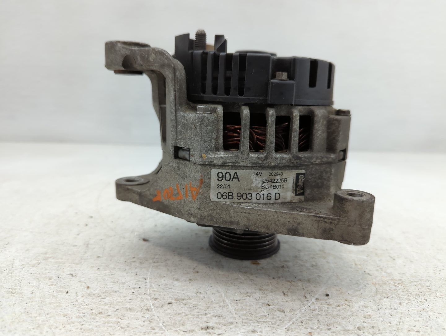 1999-2002 Volkswagen Passat Alternator Replacement Generator Charging Assembly Engine OEM P/N:06B 903 016D Fits OEM Used Auto Parts - Oemusedautoparts1.com