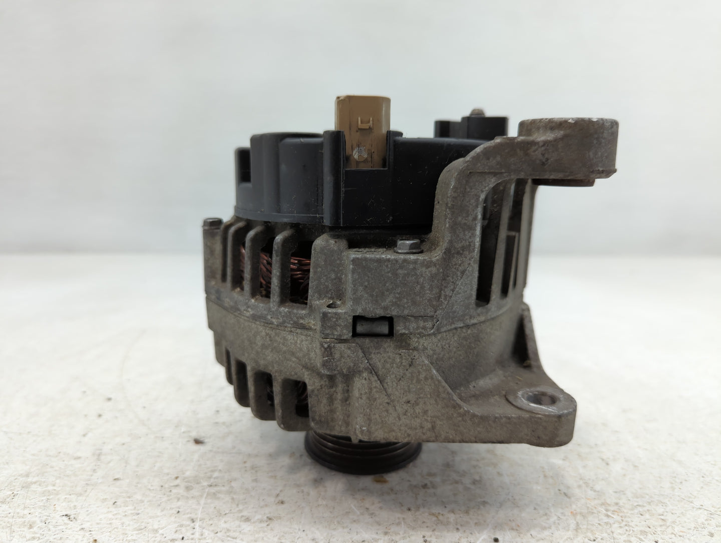 1999-2002 Volkswagen Passat Alternator Replacement Generator Charging Assembly Engine OEM P/N:06B 903 016D Fits OEM Used Auto Parts - Oemusedautoparts1.com