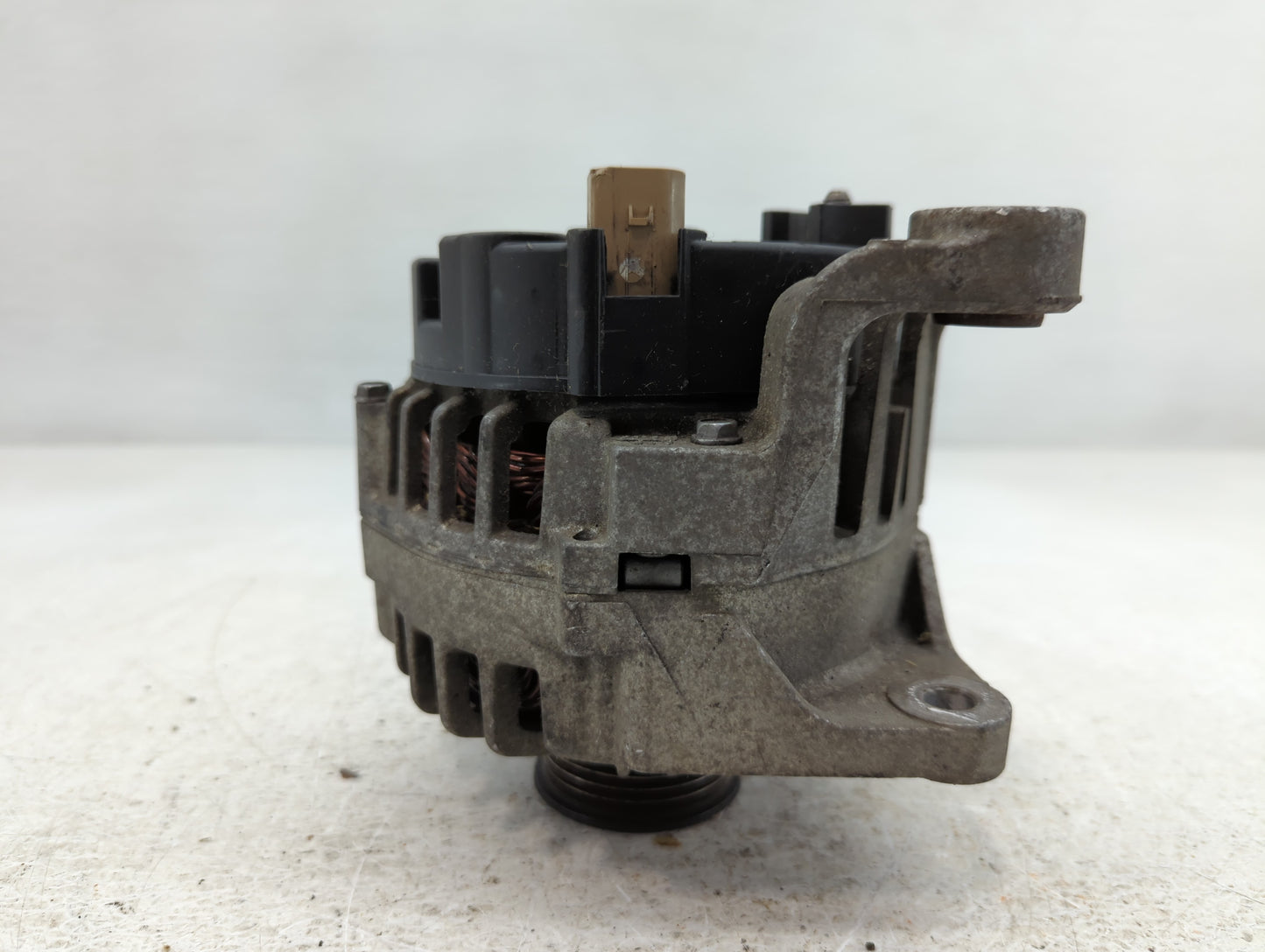 1999-2002 Volkswagen Passat Alternator Replacement Generator Charging Assembly Engine OEM P/N:06B 903 016D Fits OEM Used Auto Parts - Oemusedautoparts1.com