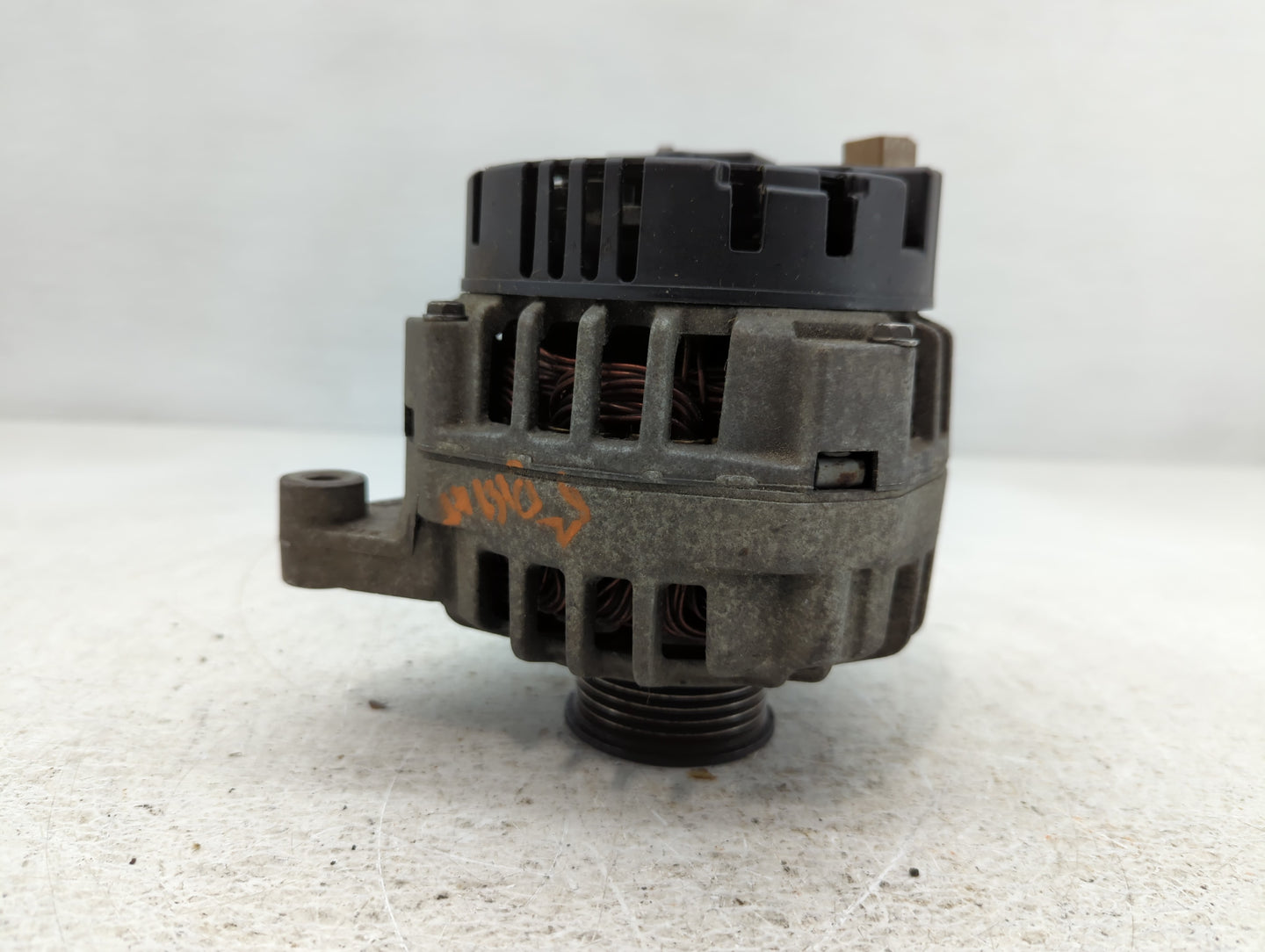 1999-2002 Volkswagen Passat Alternator Replacement Generator Charging Assembly Engine OEM P/N:06B 903 016D Fits OEM Used Auto Parts - Oemusedautoparts1.com