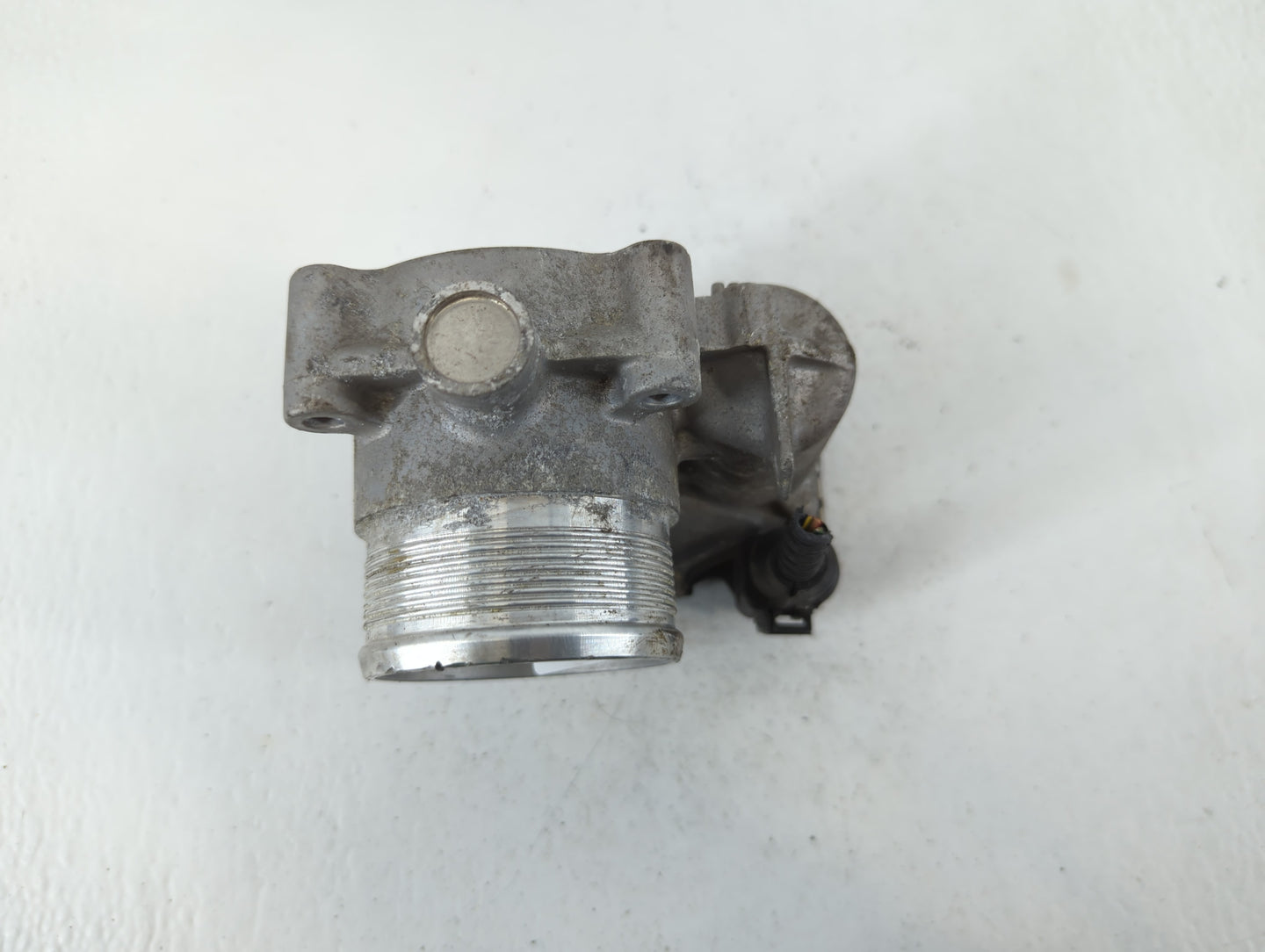 2014-2017 Volkswagen Passat Throttle Body P/N:06K 133 062 D Fits Fits 2014 2015 2016 2017 OEM Used Auto Parts - Oemusedautoparts1.com