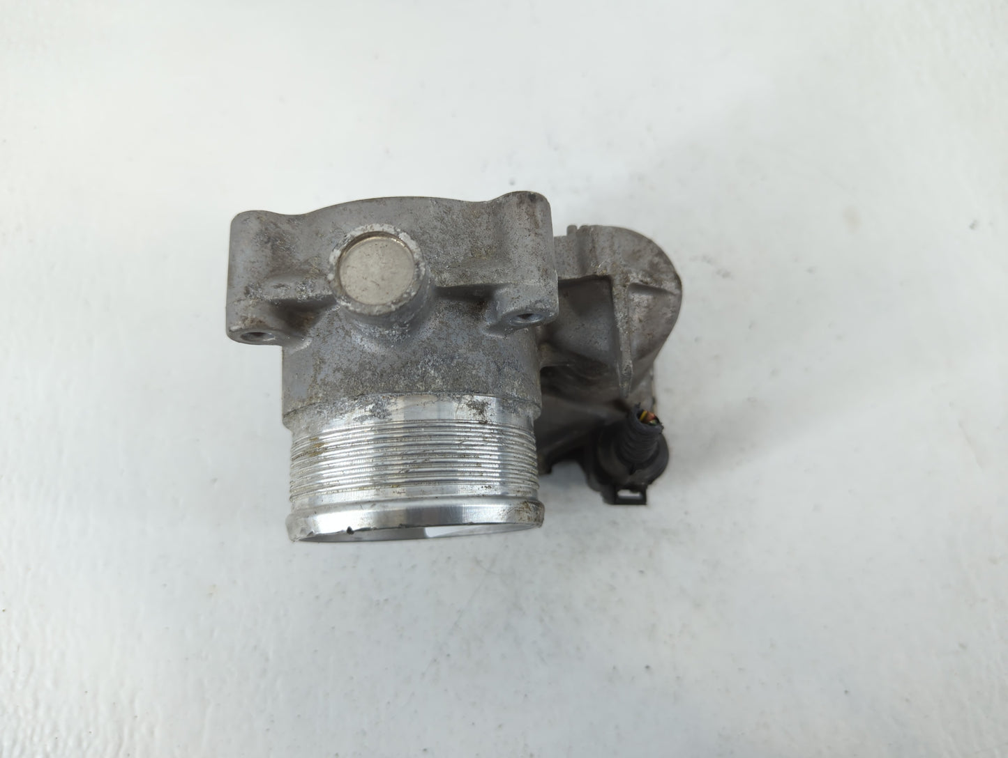 2014-2017 Volkswagen Passat Throttle Body P/N:06K 133 062 D Fits Fits 2014 2015 2016 2017 OEM Used Auto Parts - Oemusedautoparts1.com