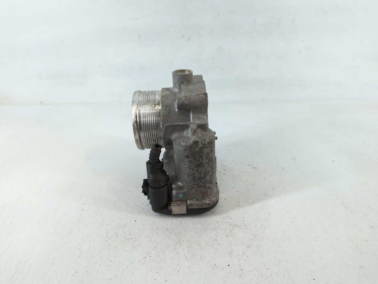 2014-2017 Volkswagen Passat Throttle Body P/N:06K 133 062 D Fits Fits 2014 2015 2016 2017 OEM Used Auto Parts - Oemusedautoparts1.com