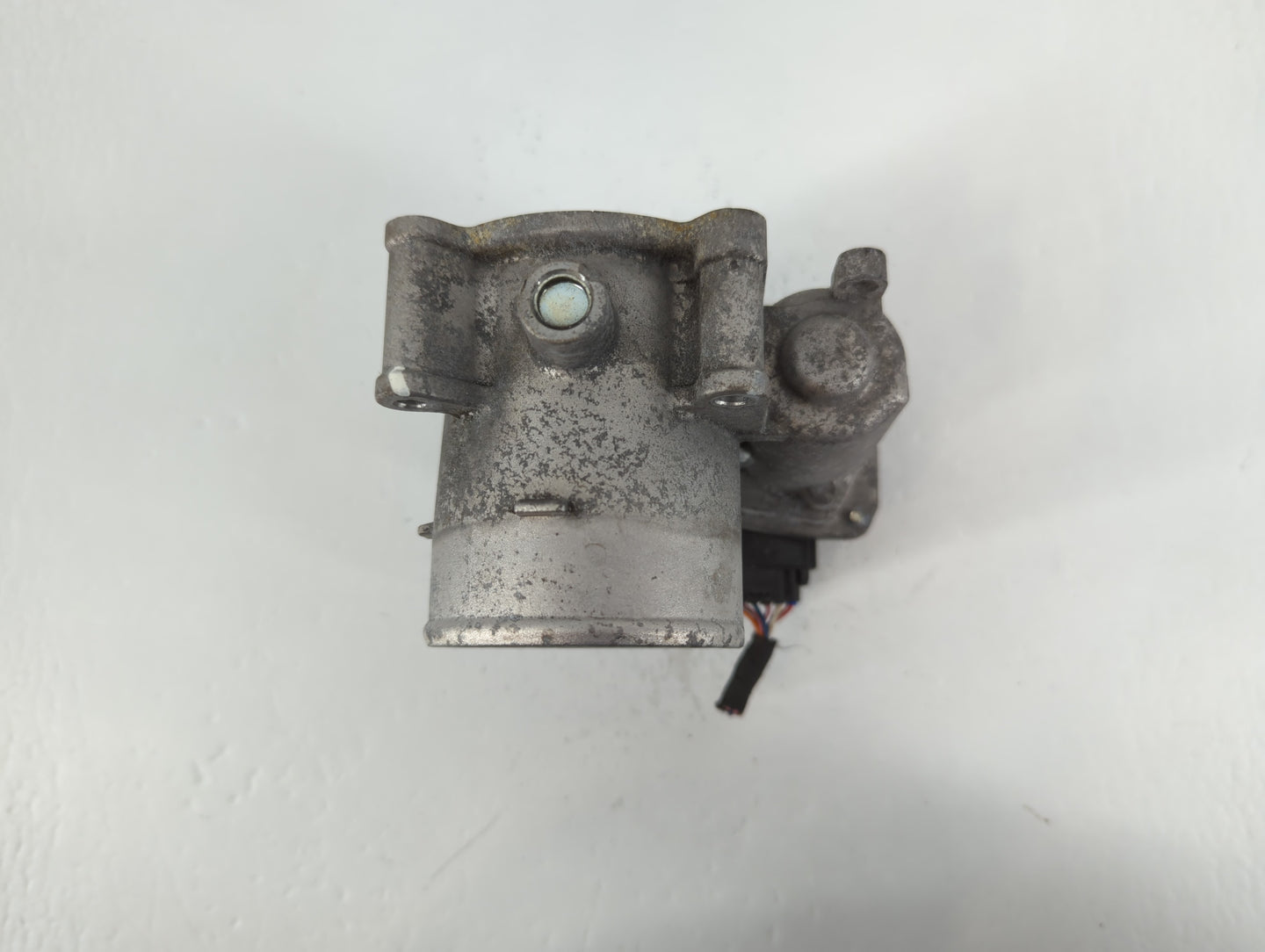 2021-2022 Hyundai Elantra Throttle Body P/N:35100-2J410 Fits Fits 2021 2022 OEM Used Auto Parts - Oemusedautoparts1.com