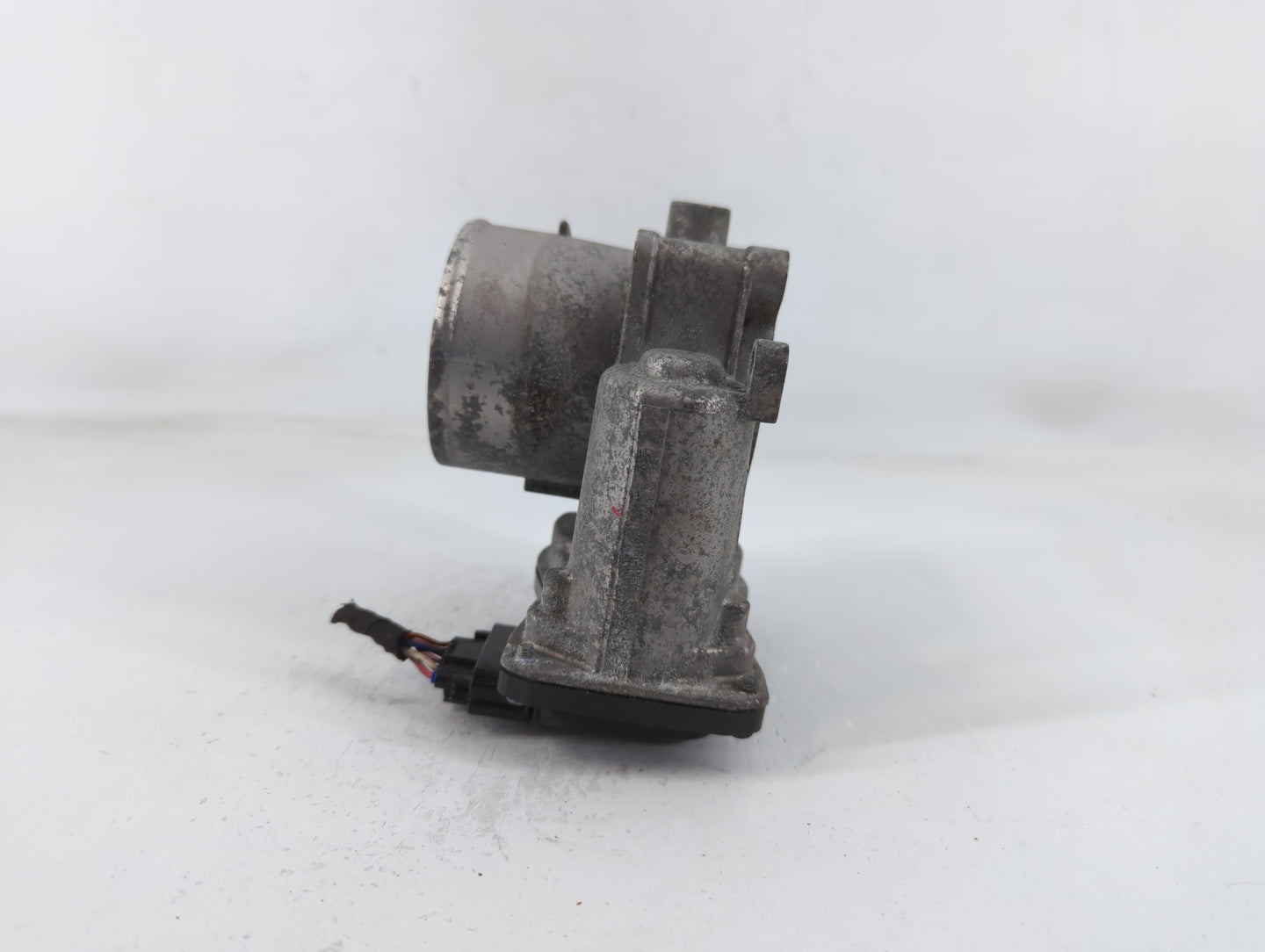2021-2022 Hyundai Elantra Throttle Body P/N:35100-2J410 Fits Fits 2021 2022 OEM Used Auto Parts - Oemusedautoparts1.com