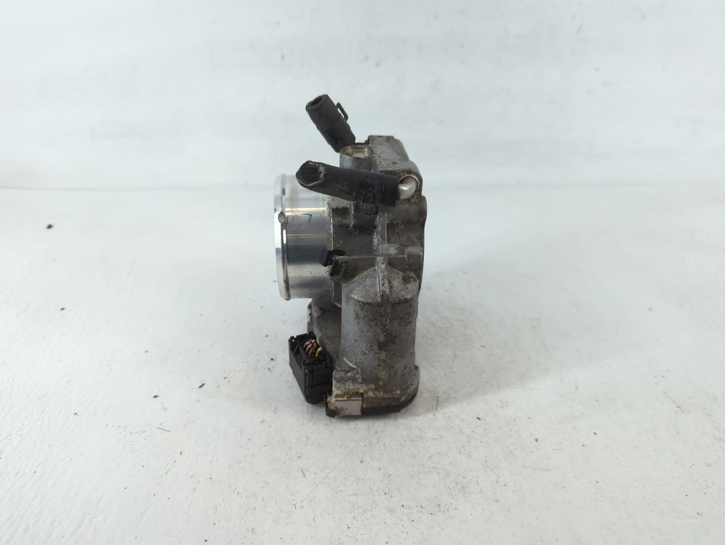 2011-2015 Kia Optima Throttle Body P/N:35100-2G700 Fits Fits 2011 2012 2013 2014 2015 2016 OEM Used Auto Parts - Oemusedautoparts1.com