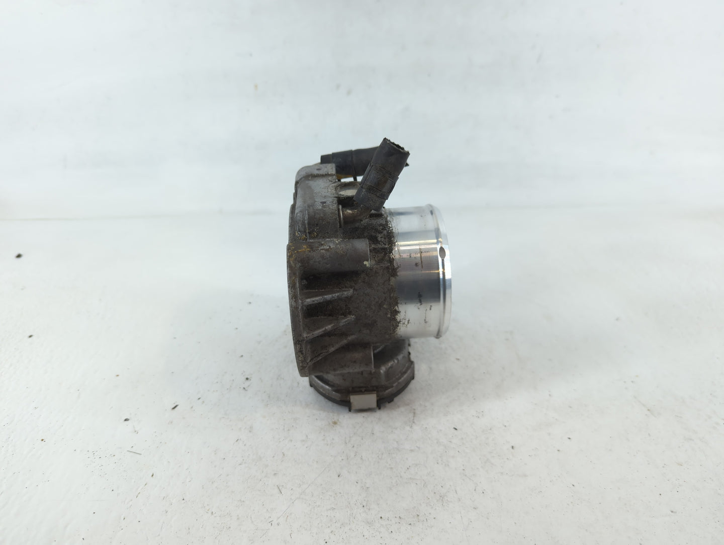 2011-2015 Kia Optima Throttle Body P/N:35100-2G700 Fits Fits 2011 2012 2013 2014 2015 2016 OEM Used Auto Parts - Oemusedautoparts1.com