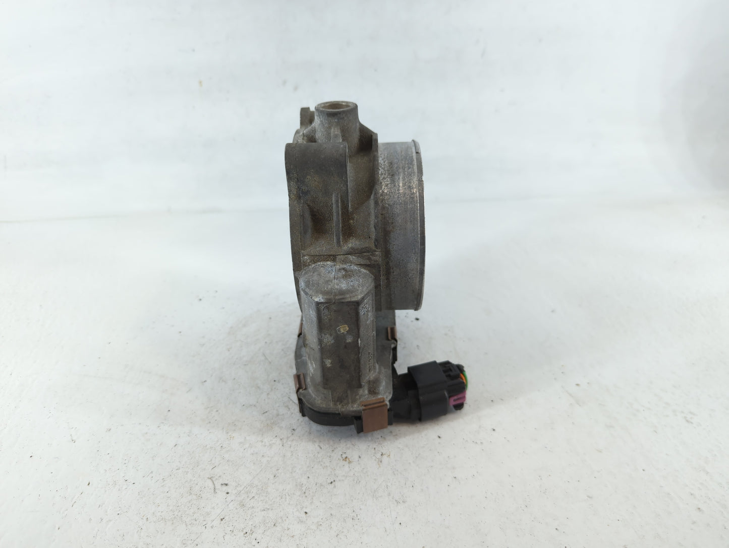 2006-2011 Cadillac Dts Throttle Body P/N:RME87-2B5495 Fits Fits 2006 2007 2008 2009 2010 2011 OEM Used Auto Parts - Oemusedautoparts1.com