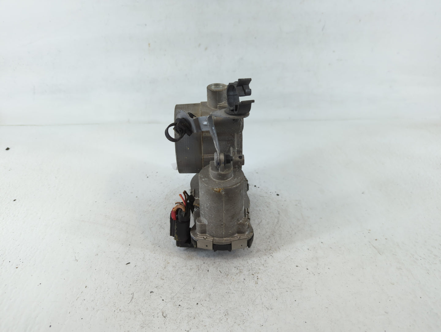 2017-2022 Jeep Compass Throttle Body P/N:04891970AB Fits Fits 2014 2015 2016 2017 2018 2019 2020 2021 2022 OEM Used Auto Parts - Oemusedautoparts1.com