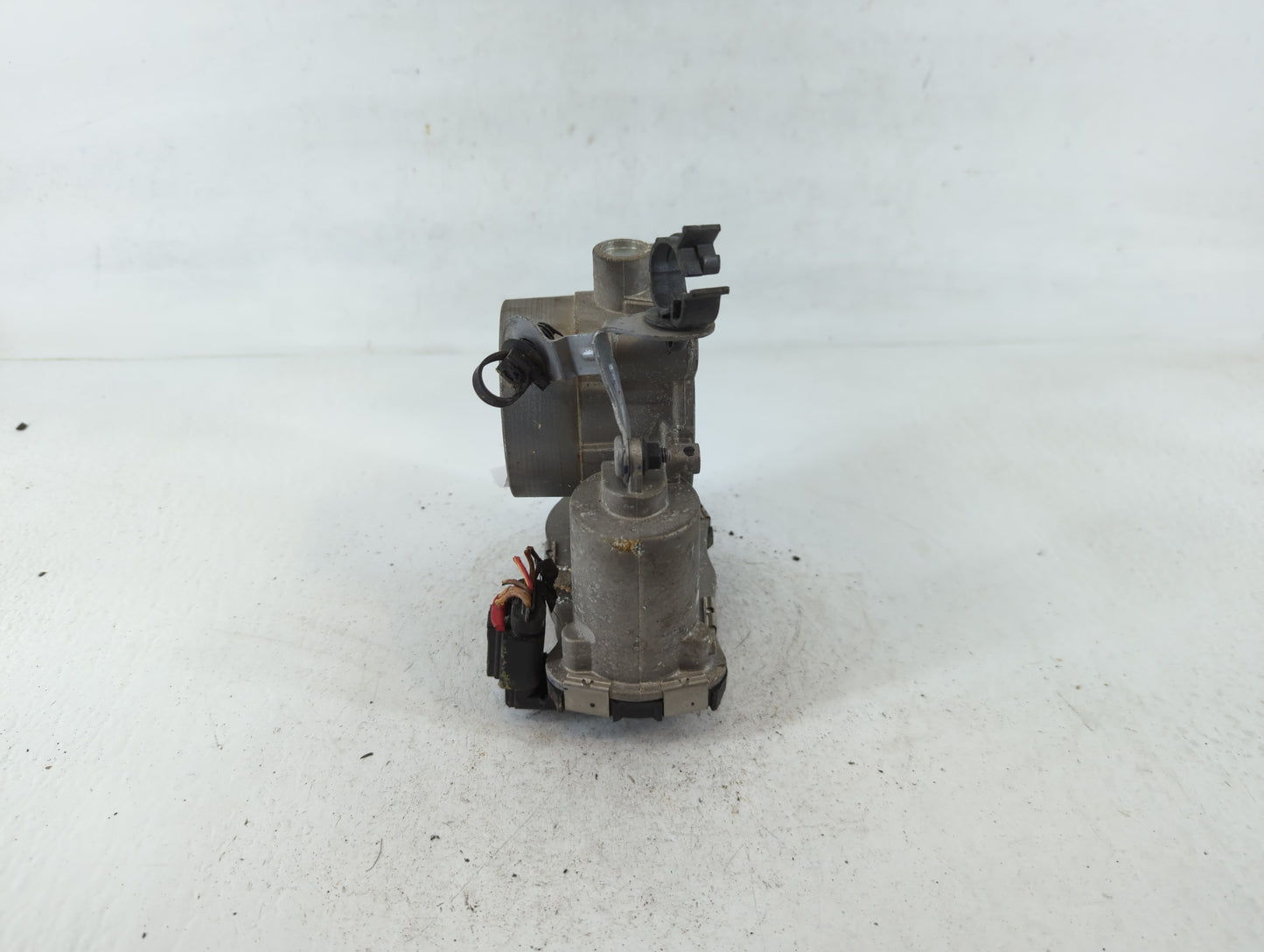 2017-2022 Jeep Compass Throttle Body P/N:04891970AB Fits Fits 2014 2015 2016 2017 2018 2019 2020 2021 2022 OEM Used Auto Parts - Oemusedautoparts1.com