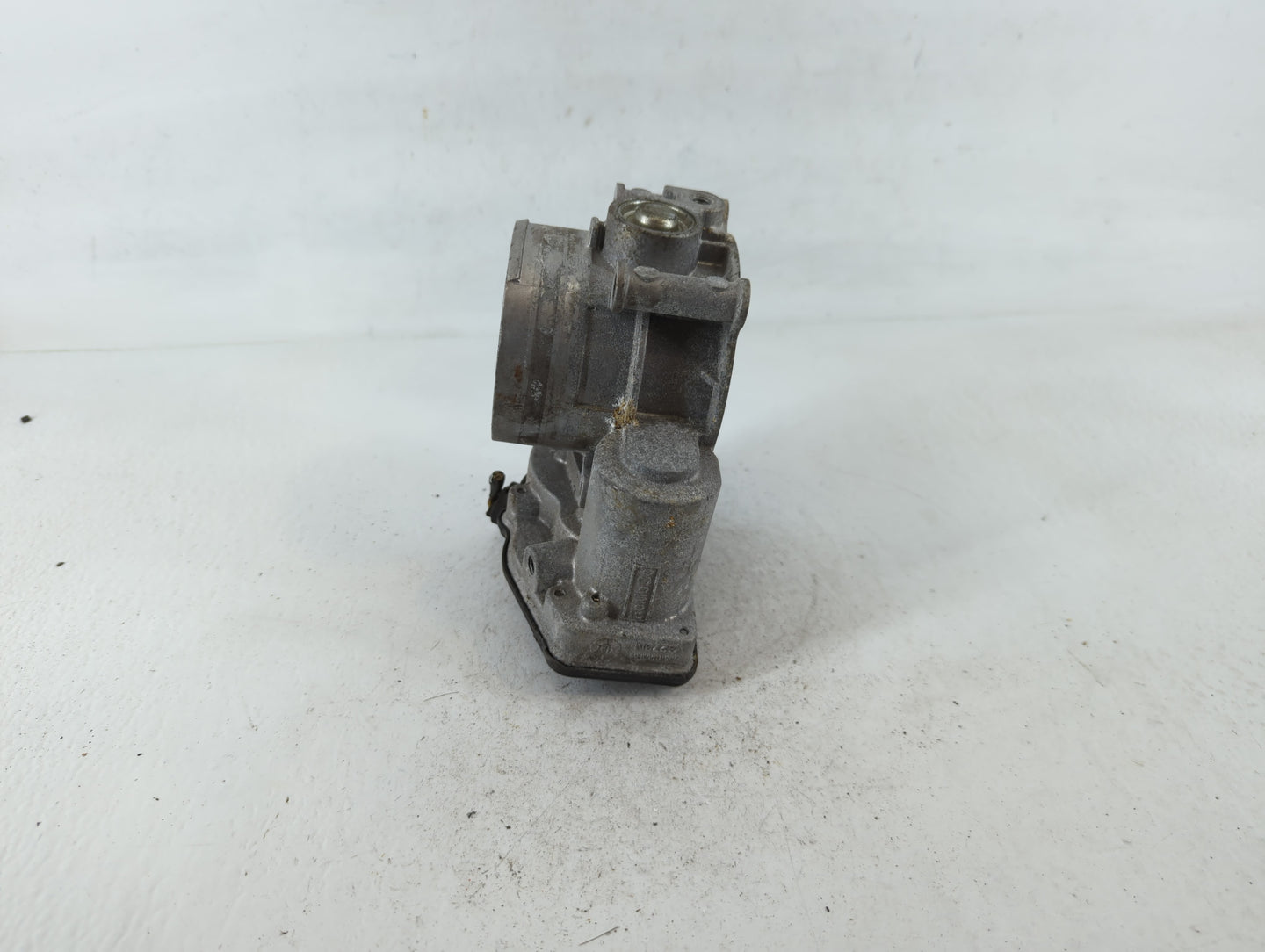 2011-2019 Ford Explorer Throttle Body P/N:AT4E-EF 121644004958 Fits Fits 2011 2012 2013 2014 2015 2016 2017 2018 2019 OEM Used Auto Parts - Oemusedautoparts1.com