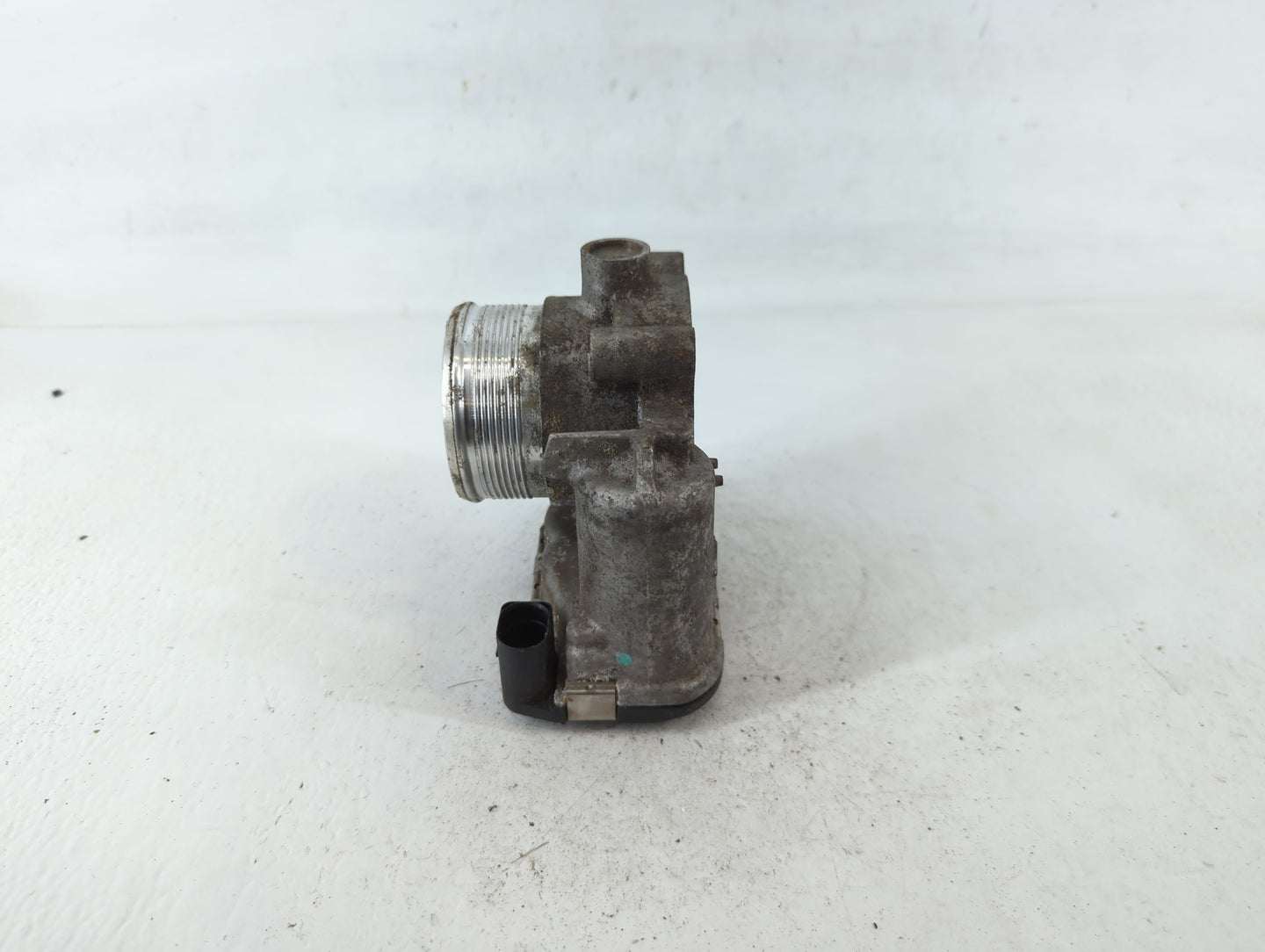 2014-2017 Volkswagen Passat Throttle Body P/N:06K 133 062 D Fits Fits 2014 2015 2016 2017 OEM Used Auto Parts - Oemusedautoparts1.com