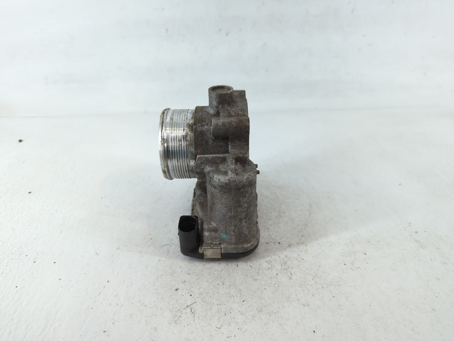 2014-2017 Volkswagen Passat Throttle Body P/N:06K 133 062 D Fits Fits 2014 2015 2016 2017 OEM Used Auto Parts - Oemusedautoparts1.com