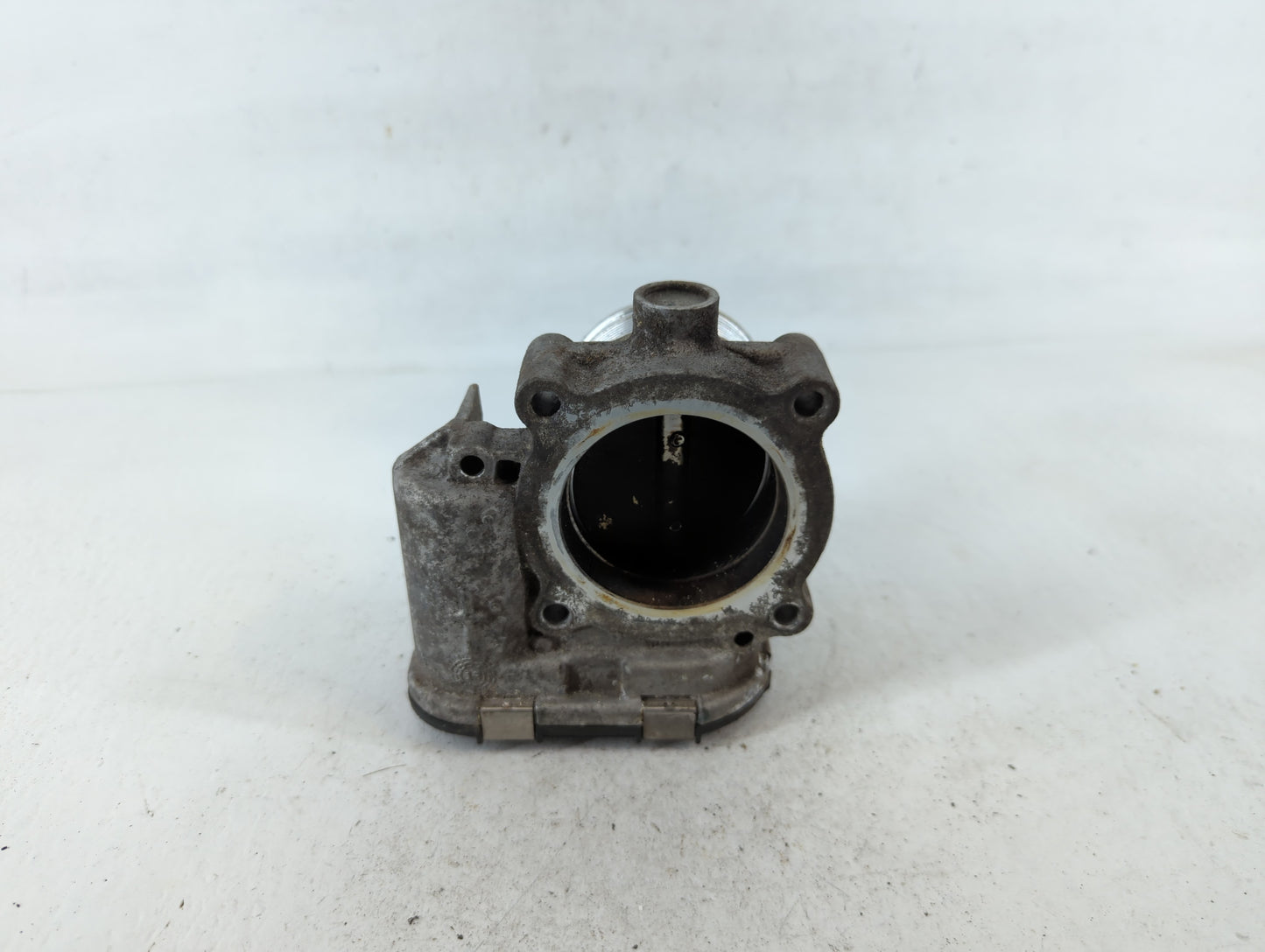 2014-2017 Volkswagen Passat Throttle Body P/N:06K 133 062 D Fits Fits 2014 2015 2016 2017 OEM Used Auto Parts - Oemusedautoparts1.com