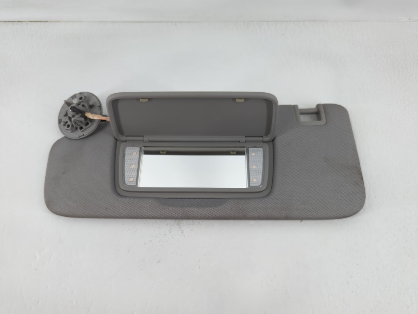 2018-2019 Chevrolet Equinox Sun Visor Shade Replacement Passenger Right Mirror Fits Fits 2018 2019 OEM Used Auto Parts - Oemusedautoparts1.com