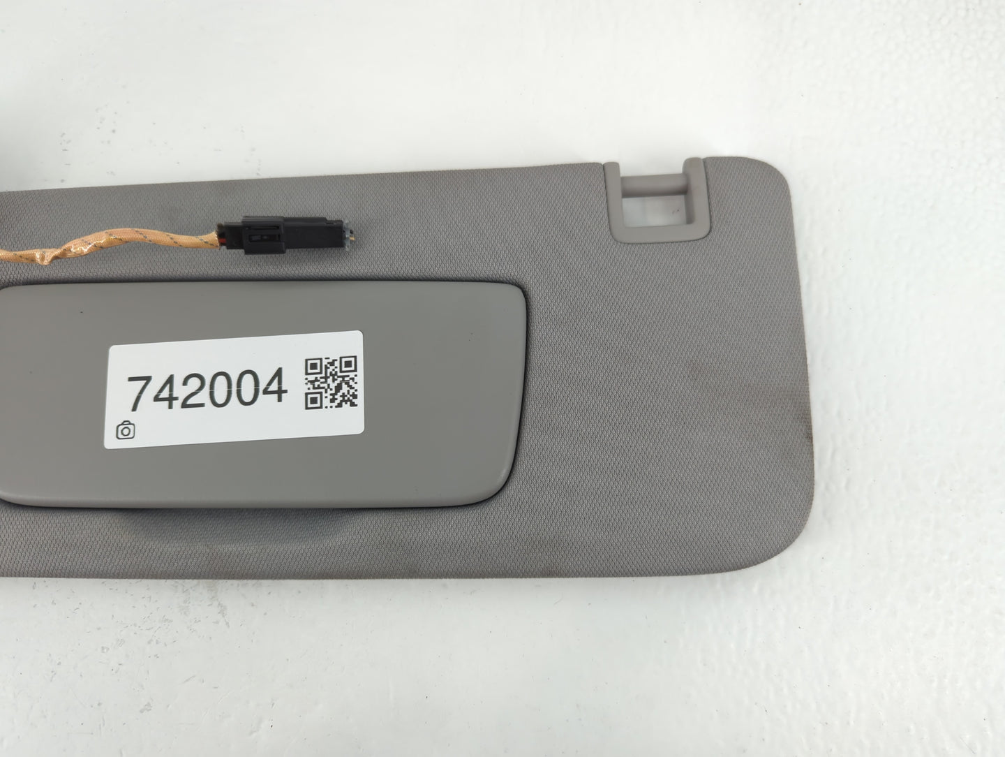 2018-2019 Chevrolet Equinox Sun Visor Shade Replacement Passenger Right Mirror Fits Fits 2018 2019 OEM Used Auto Parts - Oemusedautoparts1.com