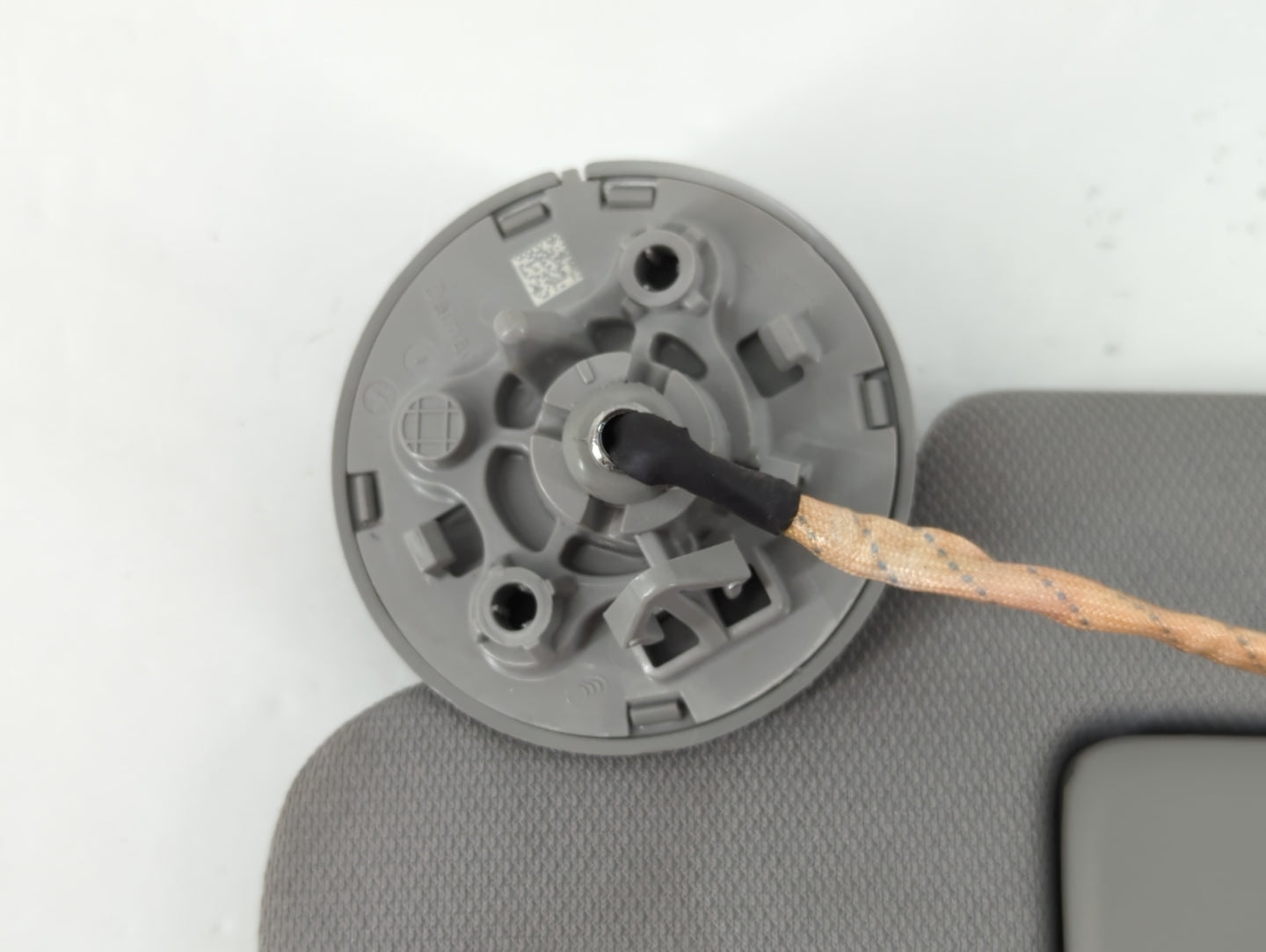 2018-2019 Chevrolet Equinox Sun Visor Shade Replacement Passenger Right Mirror Fits Fits 2018 2019 OEM Used Auto Parts - Oemusedautoparts1.com